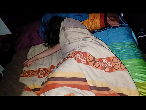 ❤️ El fillastre renya la seva jove madrastra mentre dorm. ️ Porno al ca.rassadakubani.ru ❌❤